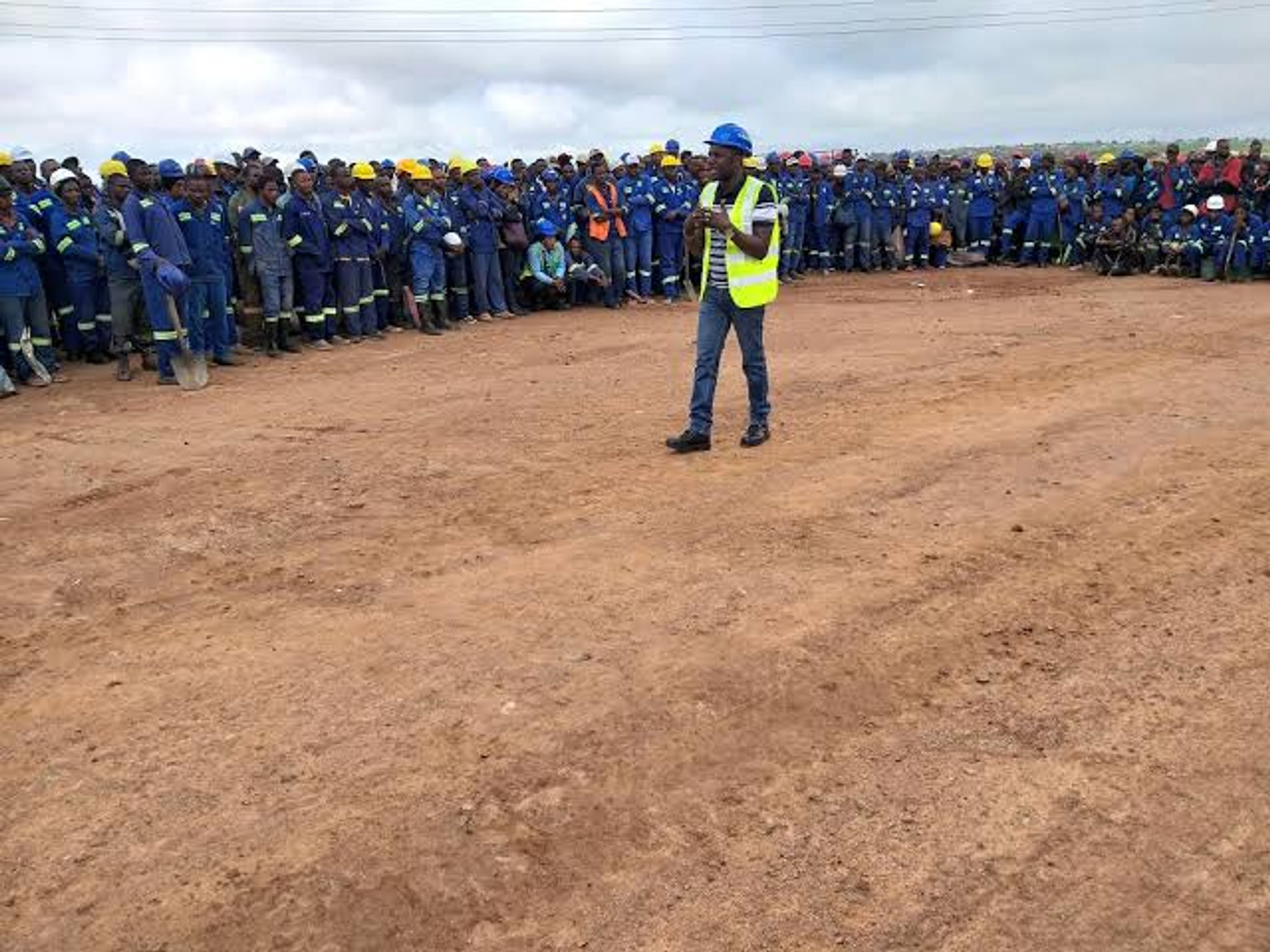 Exploitants artisanaux encadrés par COMIAKOL sur le site de Mutoshi, à Kolwezi